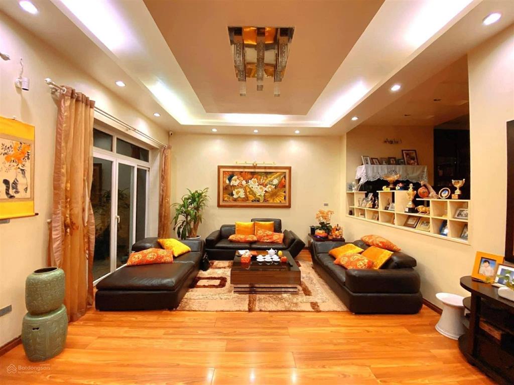 Chính chủ bán nhà mặt phố đội cấn dt 120m, nhà 5t, mt 5m giá 63 tỷ