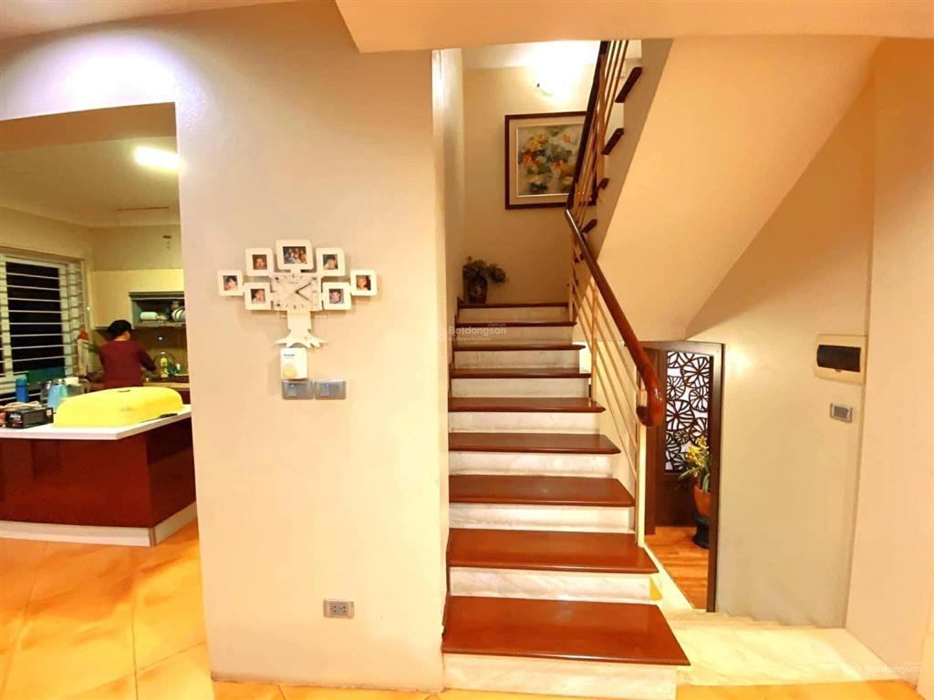 Chính chủ bán nhà mặt phố đội cấn dt 120m, nhà 5t, mt 5m giá 63 tỷ