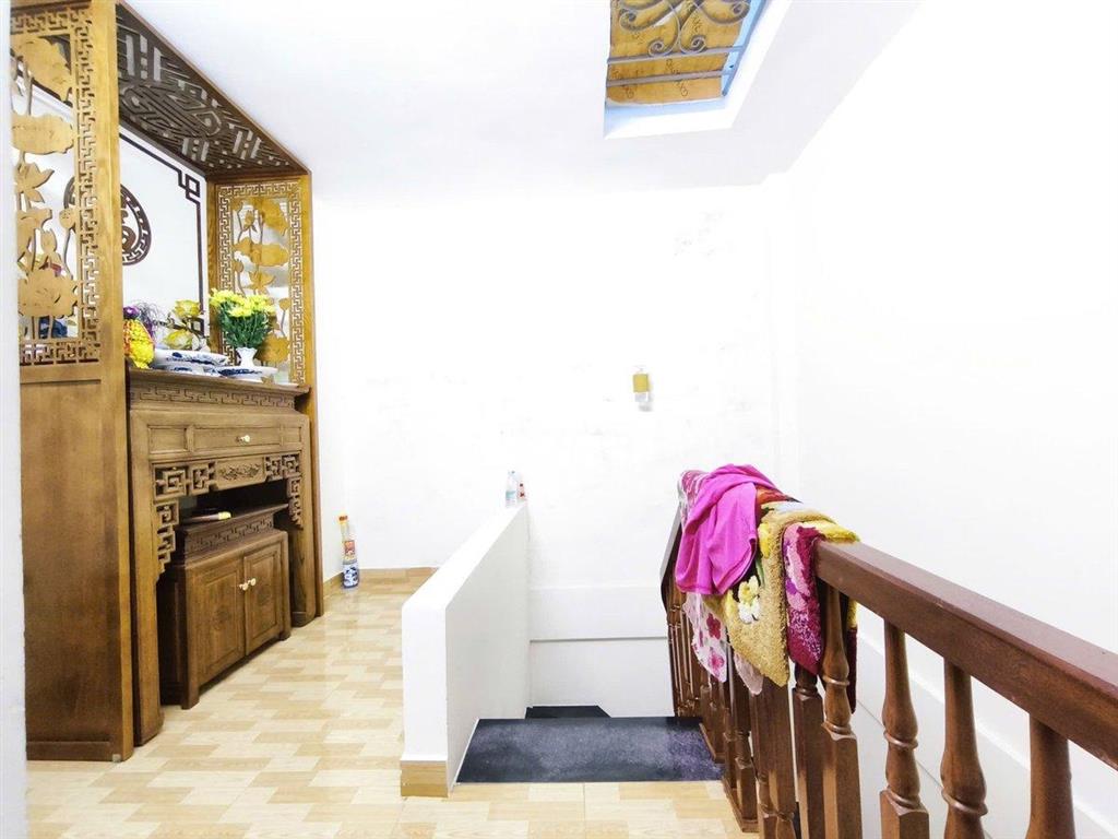 Hoàng mai 30m2 x 5 tầng mặt tiền 4m nhà dân xây  trước cửa rộng  sổ đẹp  full nội thất