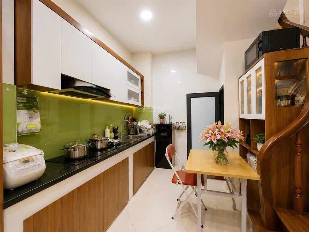 Hoàng mai 30m2 x 5 tầng mặt tiền 4m nhà dân xây  trước cửa rộng  sổ đẹp  full nội thất
