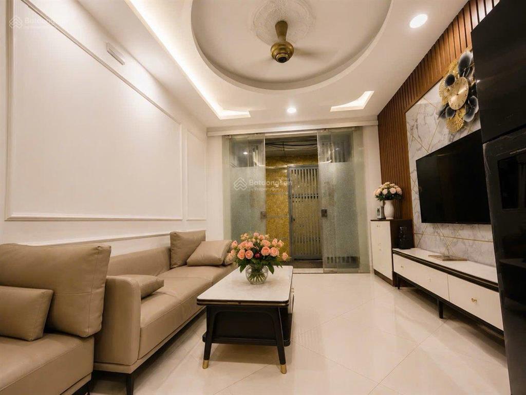 Hoàng mai 30m2 x 5 tầng mặt tiền 4m nhà dân xây  trước cửa rộng  sổ đẹp  full nội thất