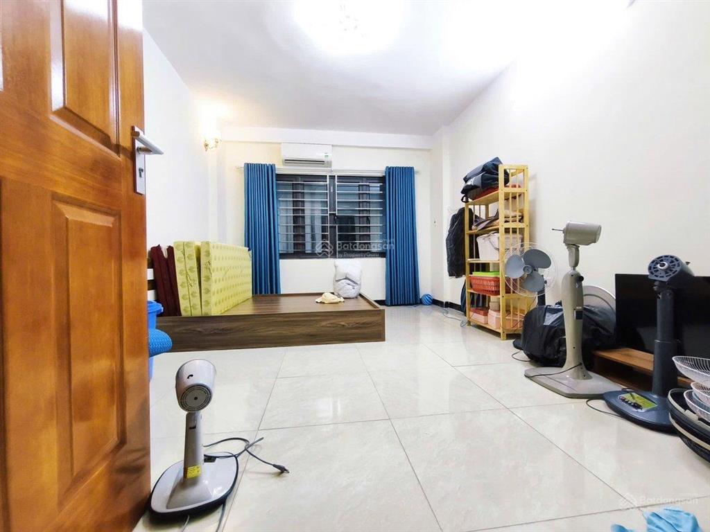 Hoàng mai 30m2 x 5 tầng mặt tiền 4m nhà dân xây  trước cửa rộng  sổ đẹp  full nội thất
