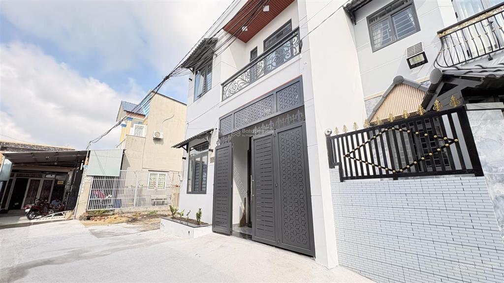 Biệt thự mini mới ngay chợ hóc môn  ngang 7m  100m2 hơn 5 tỷ