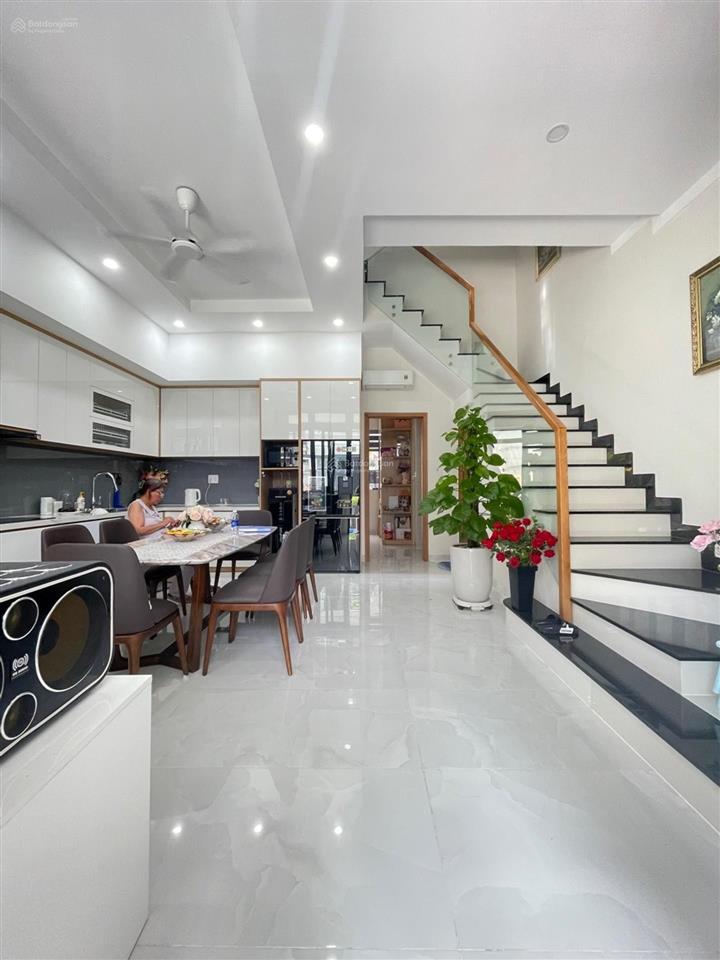 Chủ gấp đi định cư giảm 1 tỷ  nhà 3 tầng mới xinh  ngang 6m  92m2  nhỉnh 7 tỷ