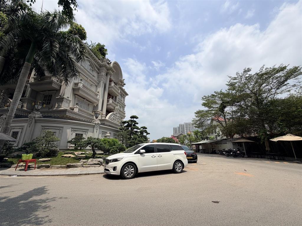 Bán biệt thự vip khu thảo điền villa, q2, chỉ 99 tỷ