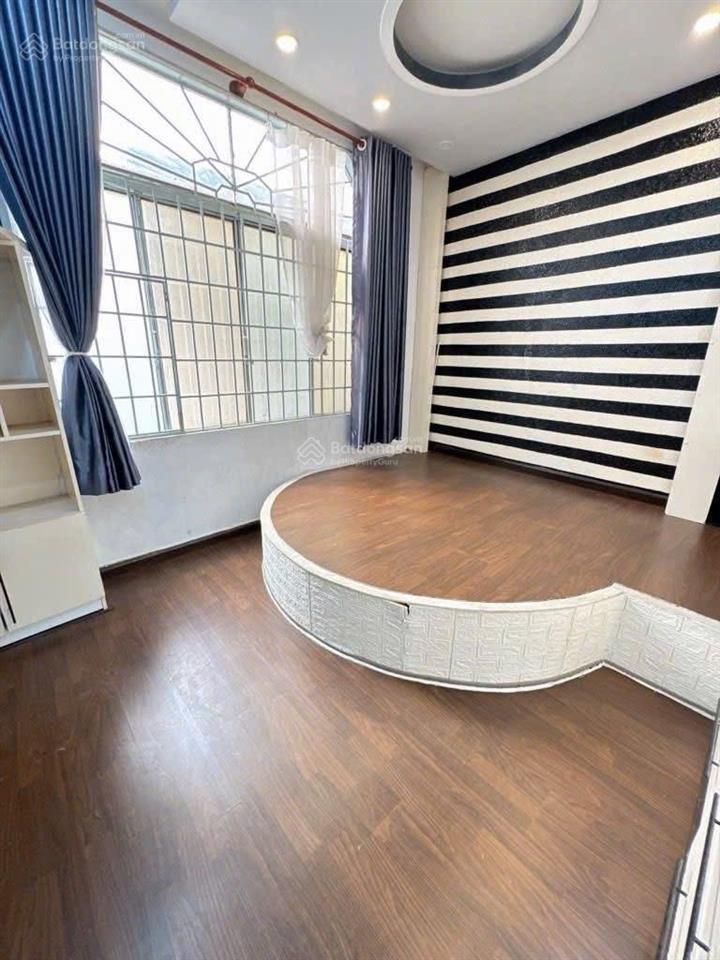 Giá cực tốt 13 tỷ  bán gấp mặt tiền lạc long quân tân bình  5 tầng 4,2x24m  đoạn sầm uất