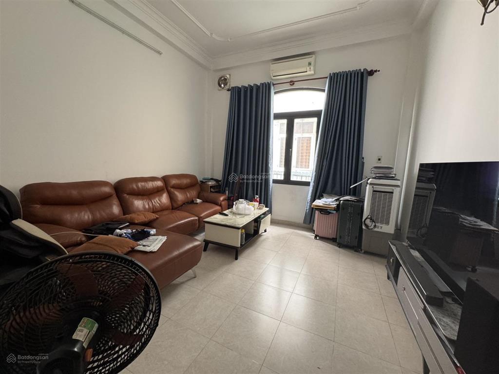 Hàng hiếm  vị trí rất đẹp gần đh hutech sau lưng căn mt nguyễn gia trí  đường 8m 4x16m 4 tầng