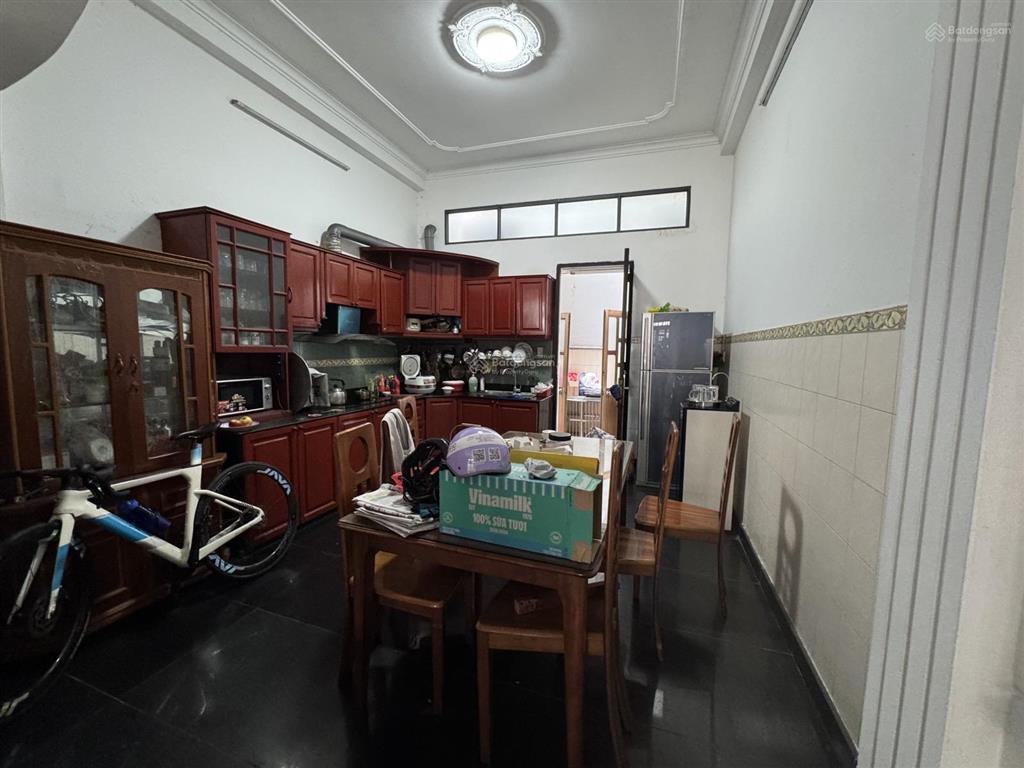 Hàng hiếm  vị trí rất đẹp gần đh hutech sau lưng căn mt nguyễn gia trí  đường 8m 4x16m 4 tầng