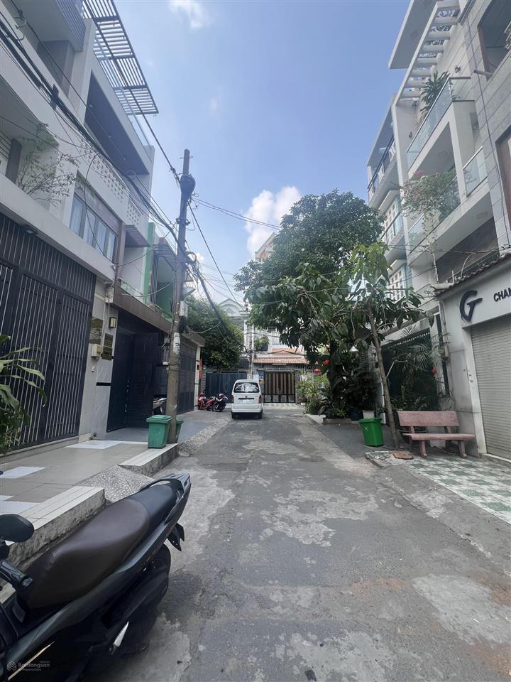 Nhà sát bên emart phan huy ích  3 tầng 4,5x19m đường 8m thông  vị trí rất đẹp cho tương lai