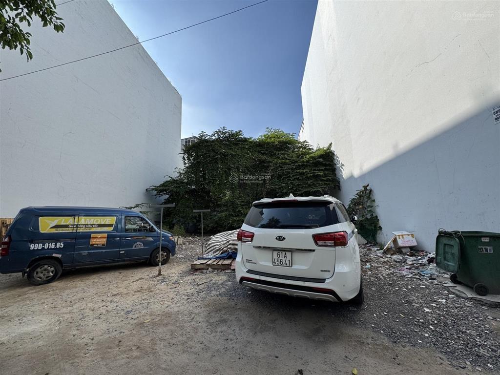 Ngộp giảm giá bán gấp chỉ 85tr/m2  đất 230m2 ngang 10,4m đường 6m ngay đh công thương lê trọng tấn