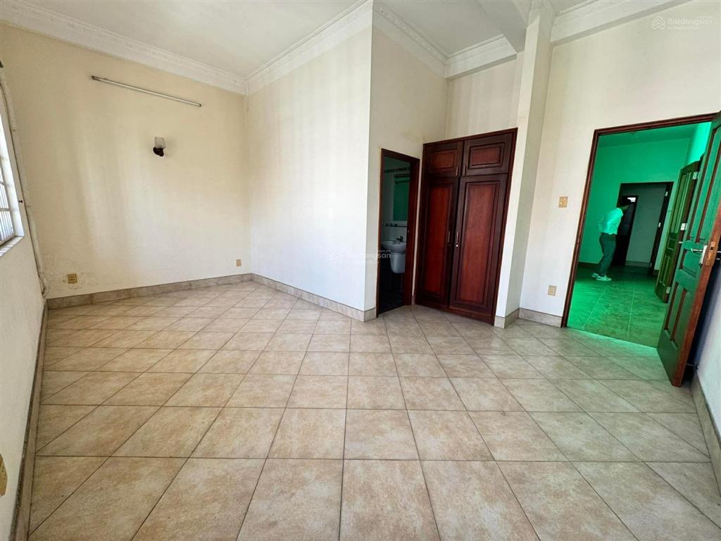 Hàng hiếm  nhà 250m2 ngang 10m xây 4 tầng đường 7m thông emart phan huy ích quang trung