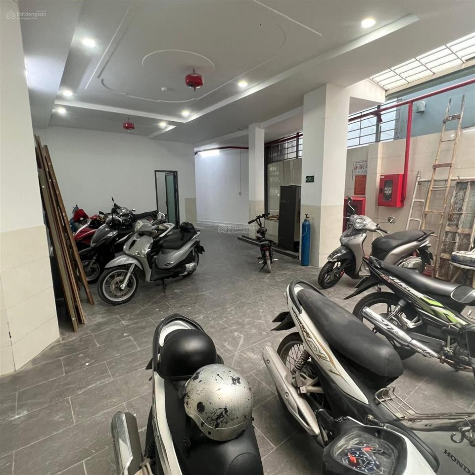 Hàng hiếm giảm giá  tòa chdv ngang 12m xây 5 tầng có 28 phòng thu 150tr/th đường 7m lê đức thọ gv