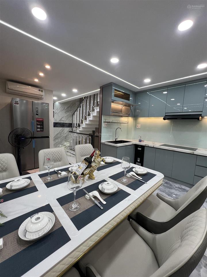 Chủ ngộp giảm mạnh 1,5 tỷ  chỉ nhỉnh 8t có nhà 6 tầng thang máy hẻm 1/ xe hơi nguyễn văn khối
