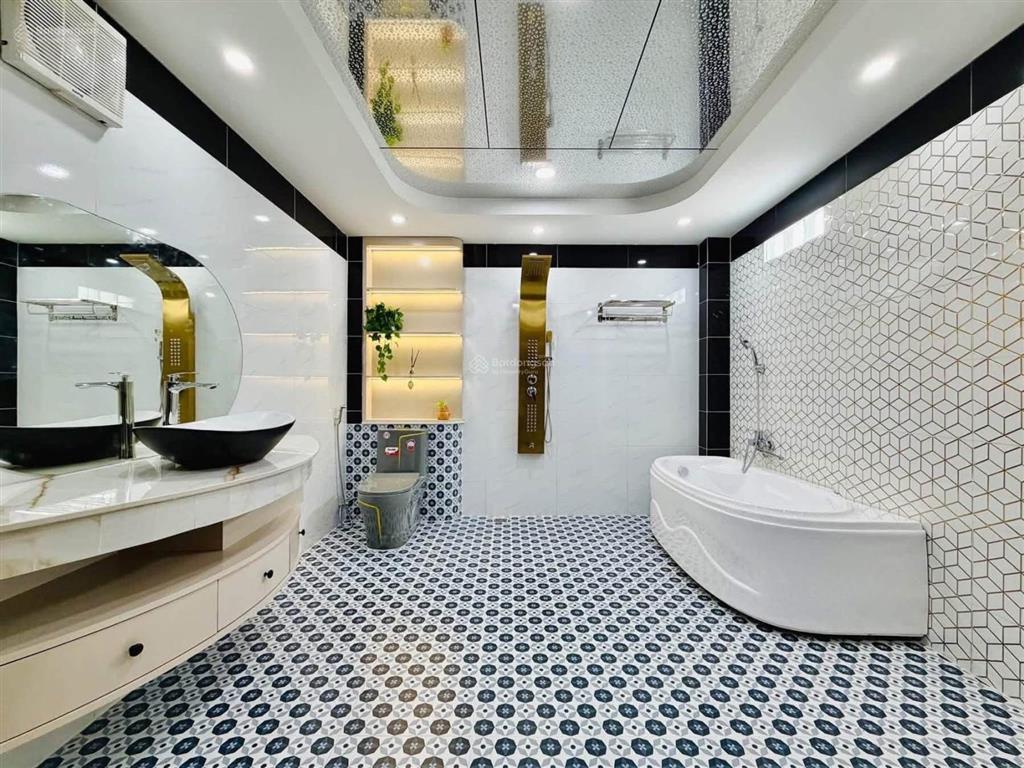 Nhà mới xinh lung linh  ngang 4,7m xây 5 tầng đường 5,5m phạm văn chiêu gò vấp