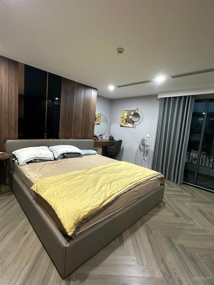 Bán căn hộ 4pn, 2wc, 135m2 tầng trung tại new skyline, văn quán, view đẹp, giá 9x tỷ