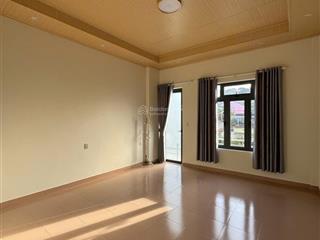 Cho thuê nhà nguyên căn 2 mặt tiền . phường 3  đà lạt . uyên 0948 676 ***