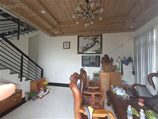 Cho thuê nhà nguyên căn có sân vườn 1000 m2. 40 tr/tháng. uyên 0948 676 ***