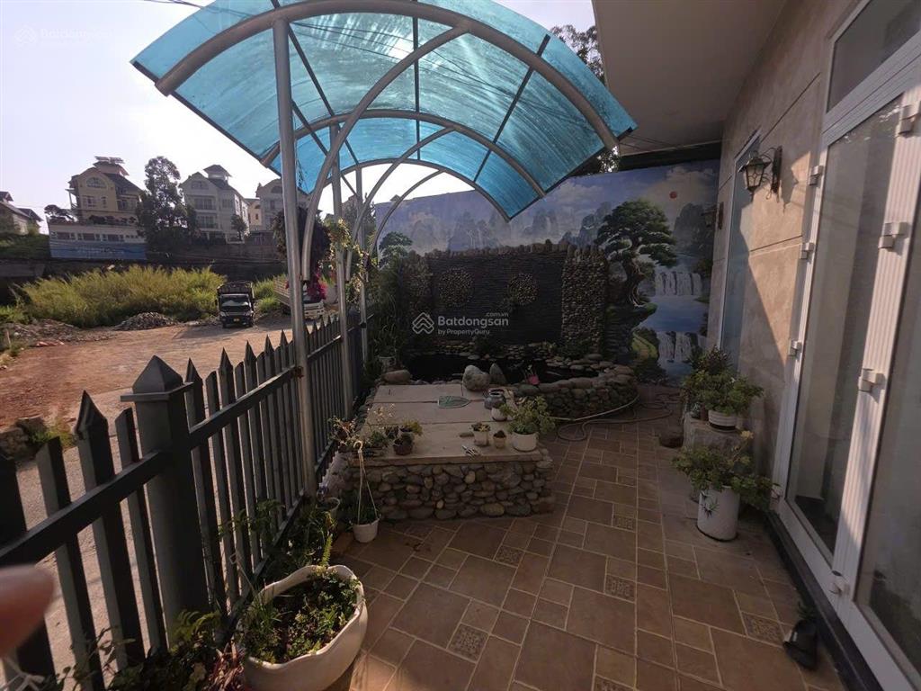 Cho thuê nhà nguyên căn có sân vườn 1000 m2. 40 tr/tháng. uyên 0948 676 ***