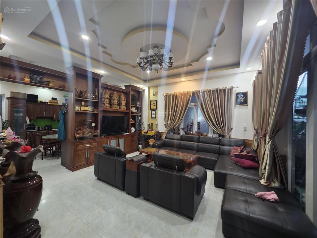 Bán nhà phường 6 khu vưc an ninh tiện ích. uyên 0948 676 ***