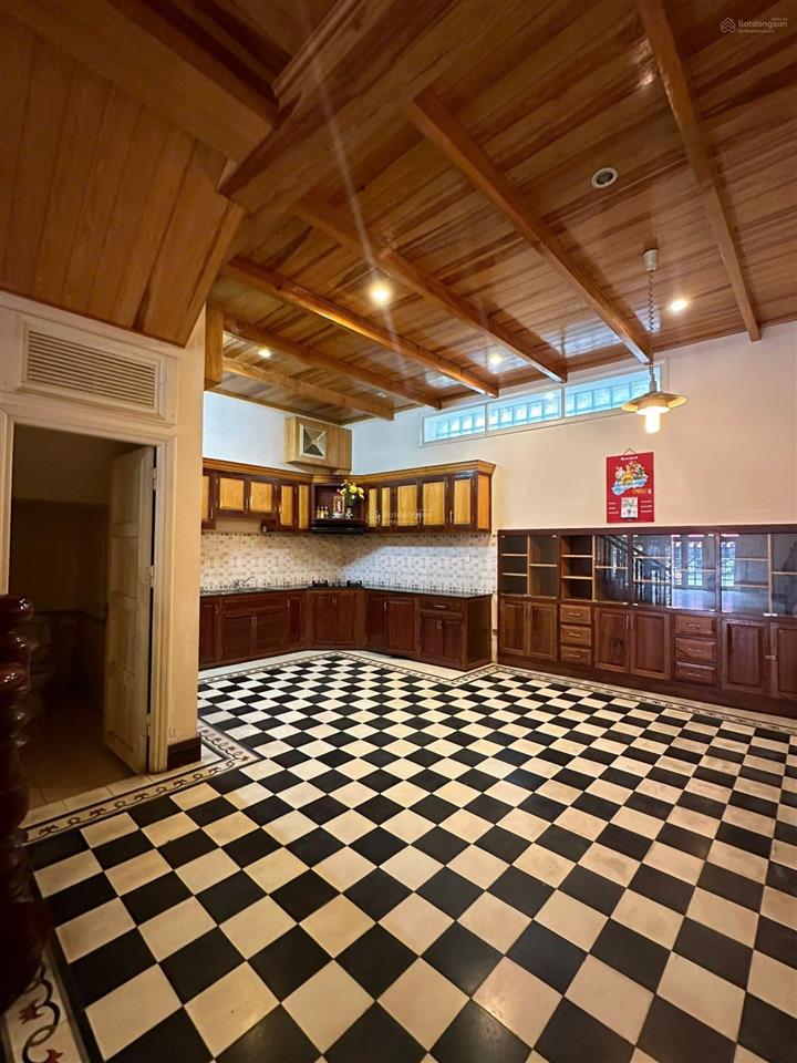Cho thuê nhà mặt tiền kinh doanh văn phòng, studio, spa. uyên 0948 676 ***