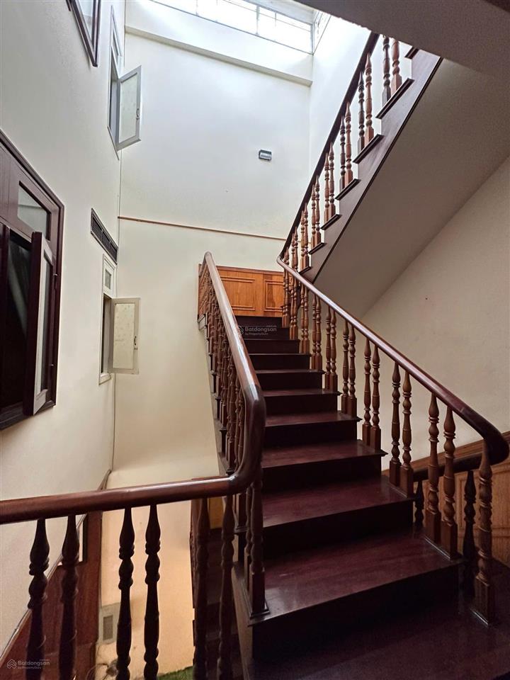 Cho thuê nhà mặt tiền kinh doanh văn phòng, studio, spa. uyên 0948 676 ***