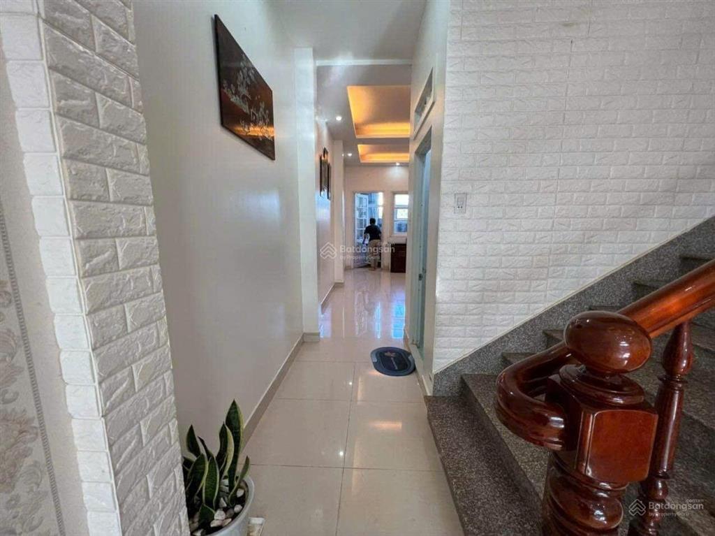 Cho thuê nhà nguyên căn sân đậu xe hơi phường 9 lữ gia đà lạt. uyên 0948 676 ***