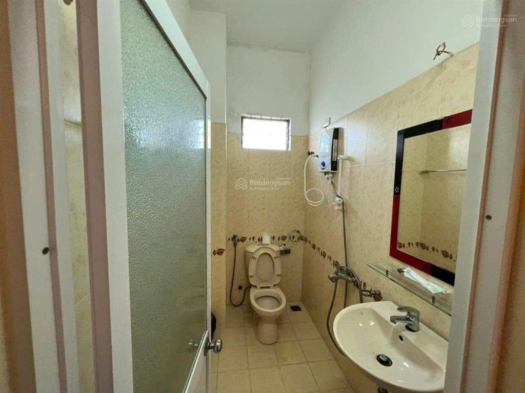 Cho thuê nhà nguyên căn sân đậu xe hơi phường 9 lữ gia đà lạt. uyên 0948 676 ***