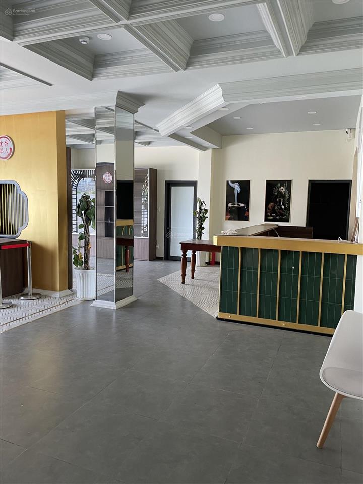 Phù hợp kinh doanh văn phòng, showroom... uyên 0948 676 ***