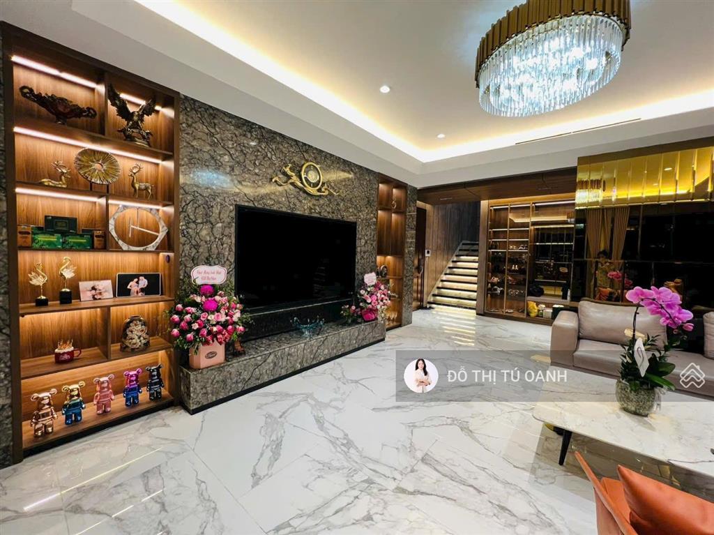 Bán biệt thự hà đông 200m2, chỉ việc xách vali về ở, hàng xóm biệt thự dương nội, loanh quanh 30 tỷ