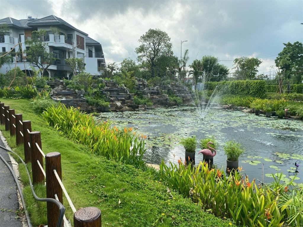 Cần bán gấp căn biệt thự song lập id junction giá đầu tư chỉ 7 tỷ, khu trung tâm gần hồ cầu vồng