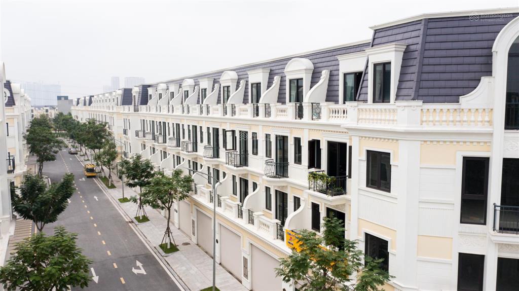 Liền kề dt 90m2 có hầm sở hữu 2 mặt kinh doanh gần các toà văn phòng.  0843 237 ***