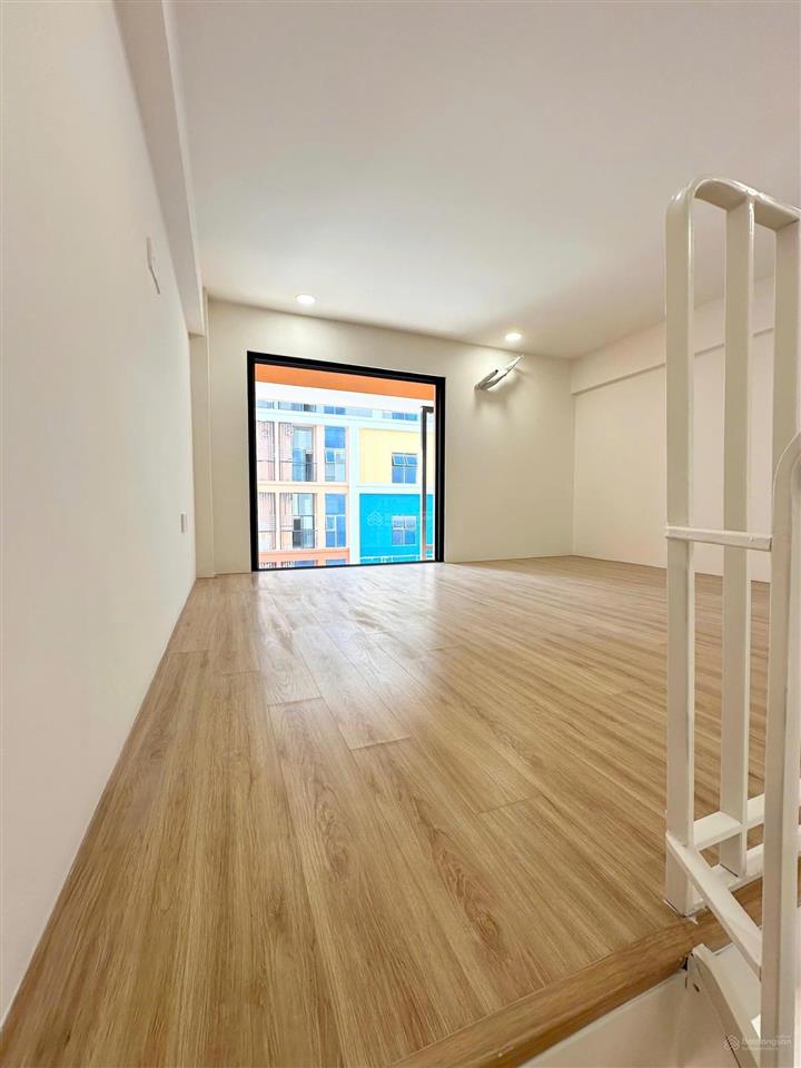Bán căn hộ studio hướng nam view đại lộ hoa cực đẹp, tầng cao, vị trí toà đẹp.  0843 237 ***