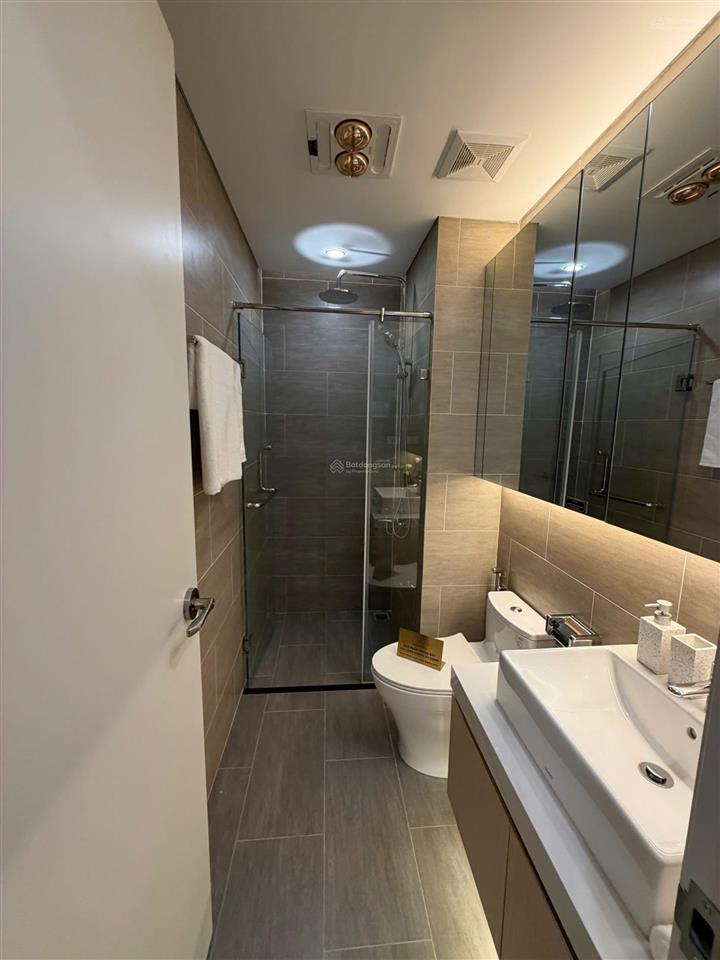Căn hộ 2 phòng ngủ giá 4,183 tỷ giá hời chung cư, tầm view bể bơi, diện tích 67m2.  0843 237 ***