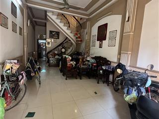 Cho thuê nguyên căn mặt tiền đường mê linh, phường 19 (cũ). dt 4,2x22m. trệt, 3 lầu. giá 49tr