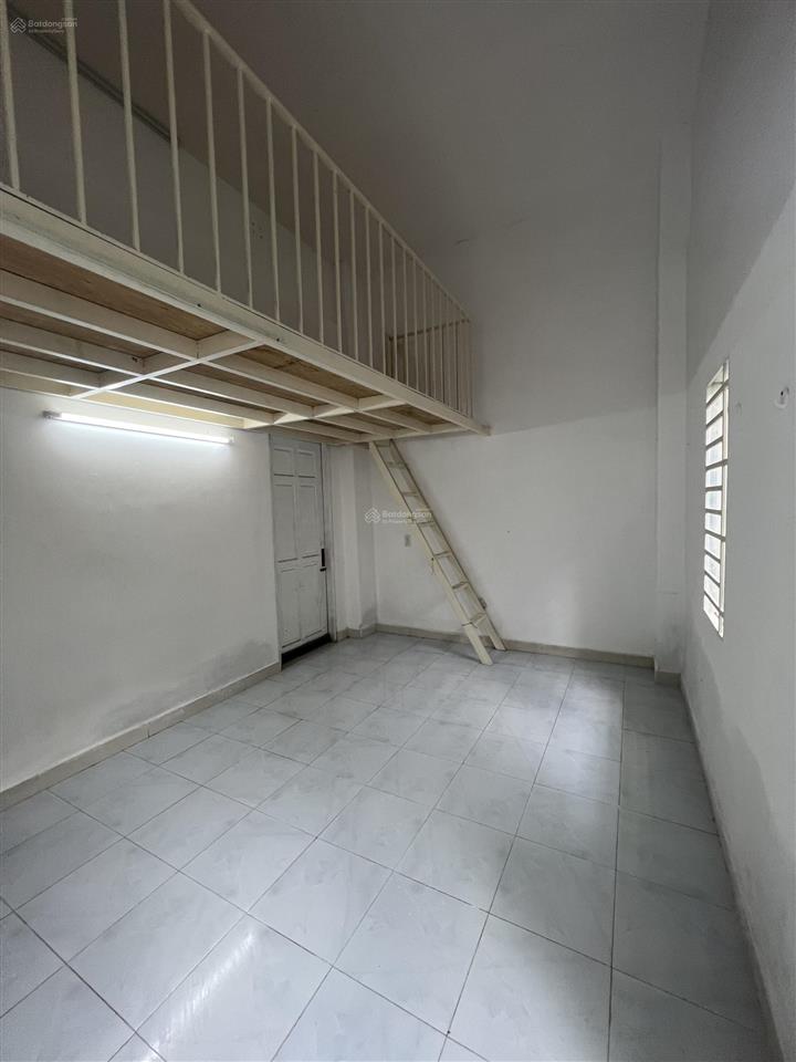 Phòng cho thuê 30m2 có gác, vệ sinh riêng. đường ngô tất tố, p.22, q.bình thạnh. giá 6tr