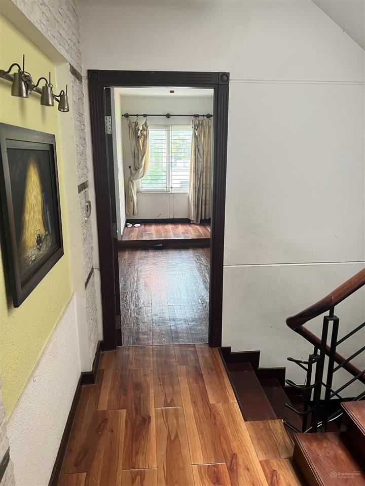 Cho thuê nguyên căn 4 lầu .đường lê quang định.,9p,9wc(thang máy)giá 45tr