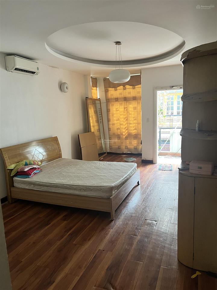 Cho thuê nguyên căn 4 lầu .đường lê quang định.,9p,9wc(thang máy)giá 45tr