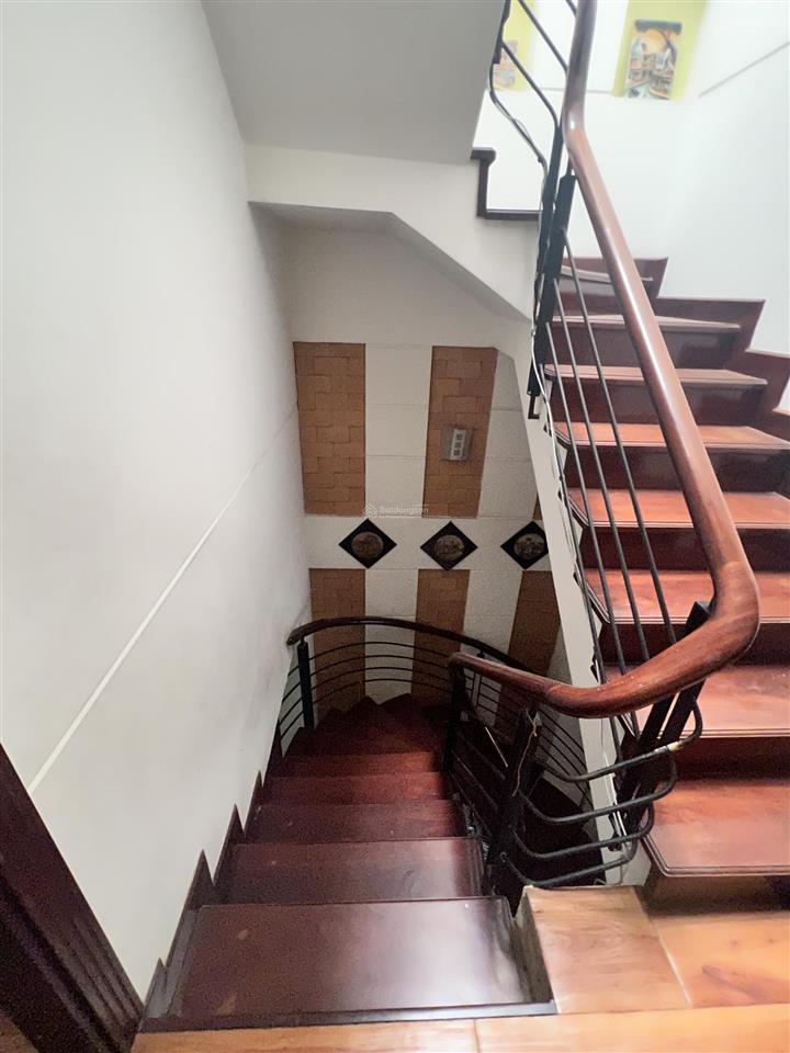 Cho thuê nguyên căn 4 lầu .đường lê quang định.,9p,9wc(thang máy)giá 45tr