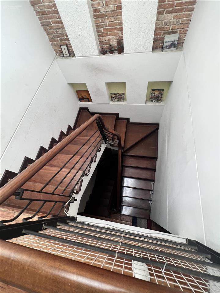 Cho thuê nguyên căn 4 lầu .đường lê quang định.,9p,9wc(thang máy)giá 45tr