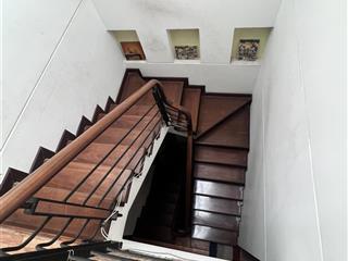 Cho thuê nguyên căn 4 lầu .đường lê quang định.,9p,9wc(thang máy)giá 45tr