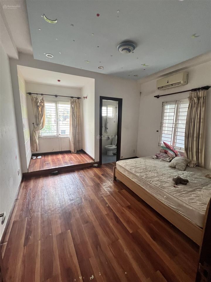 Cho thuê nguyên căn 4 lầu .đường lê quang định.,9p,9wc(thang máy)giá 45tr