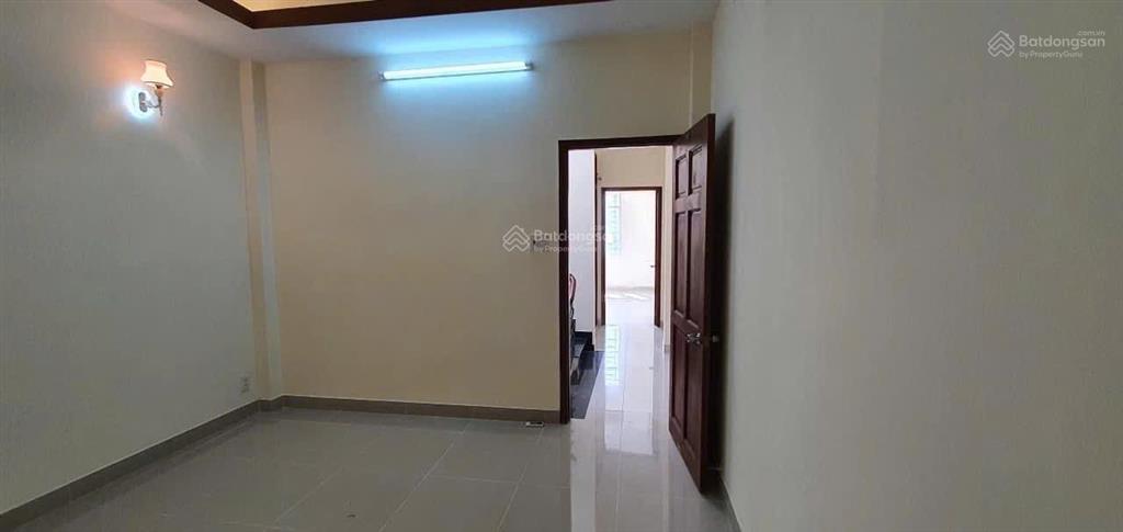 Cho thuê nhà .đường nguyễn trãi quận 1.trệt 3 (5p) giá 26tr