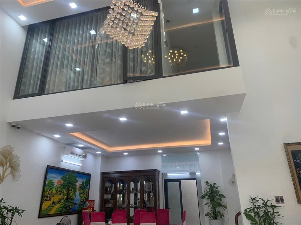 Cho thuê nhà đường hoa phượng, phú nhuận.dt8x18( 3lầu) 98tr