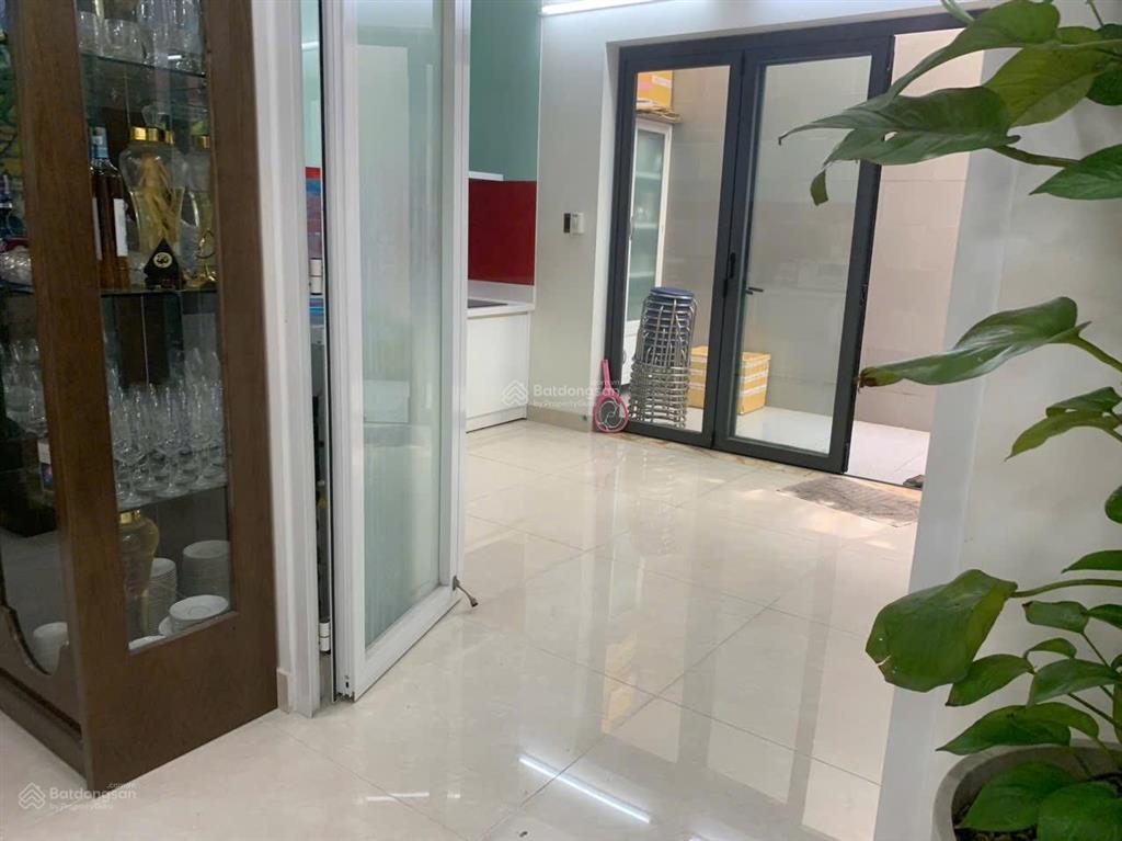 Cho thuê nhà đường hoa phượng, phú nhuận.dt8x18( 3lầu) 98tr