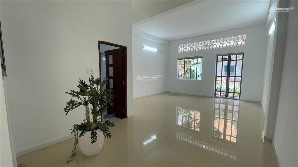 Cho thuê nhà đường ngô tất tố. phường 19 (cũ). quận bình thạnh. 6x20 (5 lầu) 170tr (532m2)