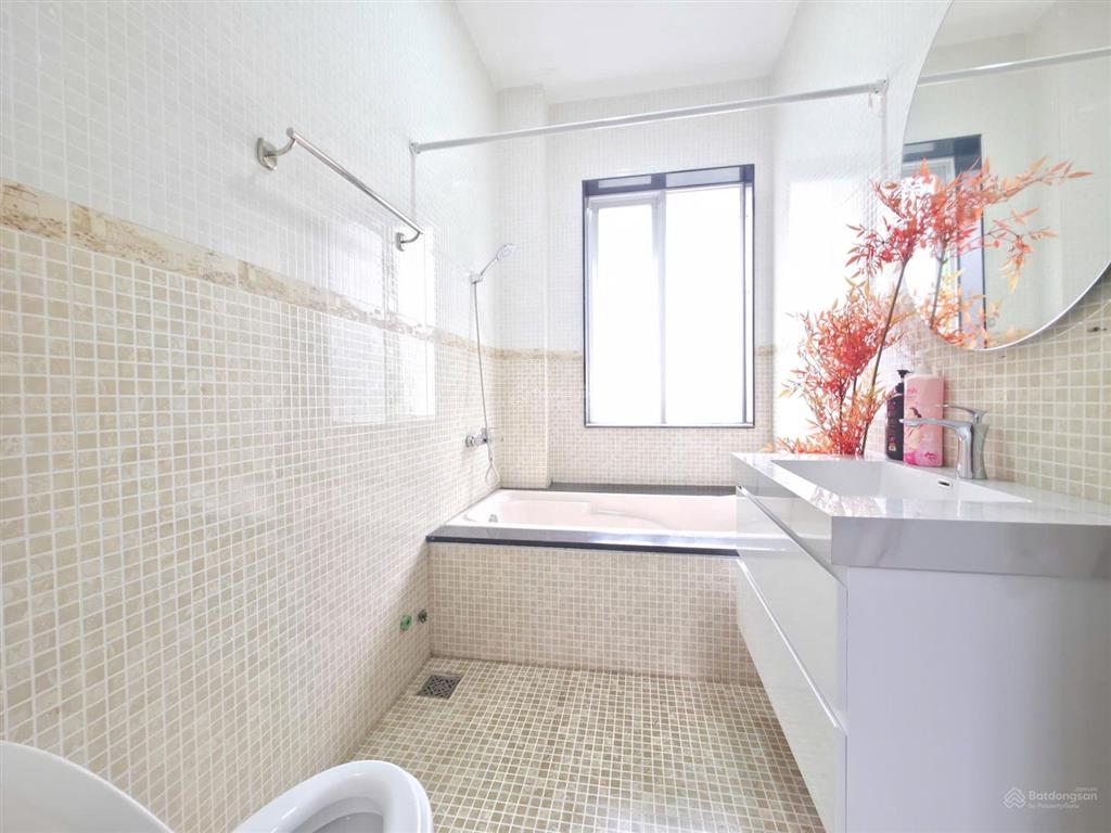 Cho thuê nhà ,biệt thự sân vườn 480m2 (2 lầu )7 phòng.quốc hương ,thảo điền .q2.tphcm(140tr)