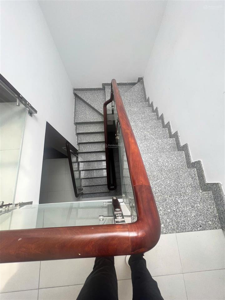 Mặt tiền nguyễn bỉnh khiêm q1 1 trệt 3 lầu st