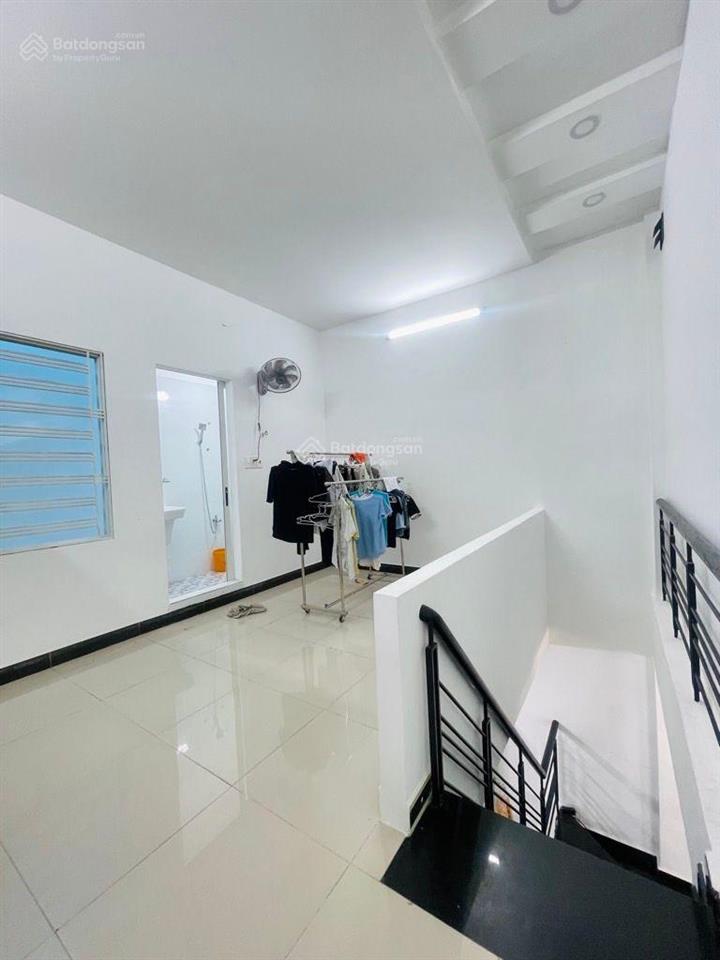 Bán nhà đường chiến lược xây 2 tầng hẻm 8m dt ngang 10x13. sổ không huy hoạch không lộ giới 4pn .