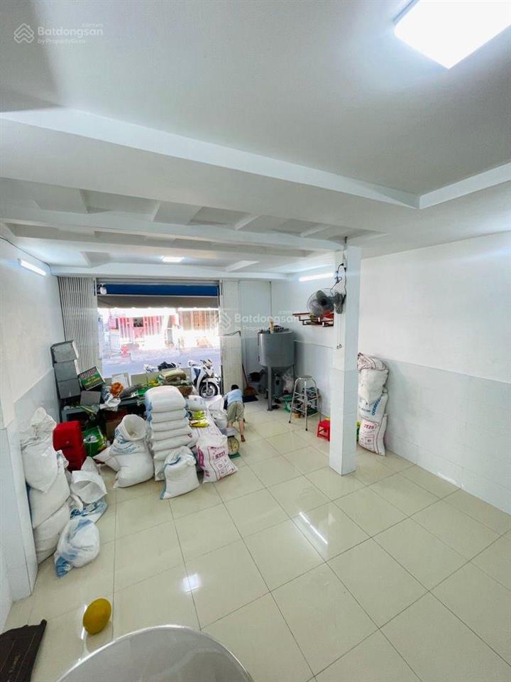 Bán nhà đường chiến lược xây 2 tầng hẻm 8m dt ngang 10x13. sổ không huy hoạch không lộ giới 4pn .