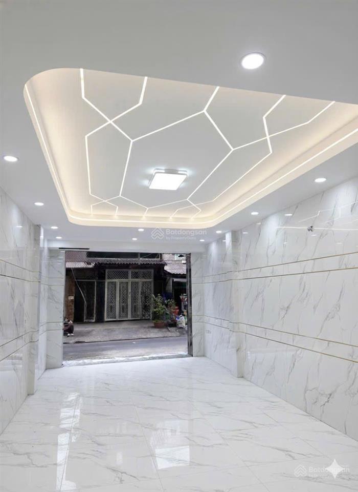 Bán nhà mặt tiền ấp chiến lược gò xoài xây 5 tầng dt 4x17m giá 10tỷ8 sổ không lộ giới 6pn 5 toilet
